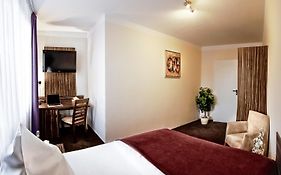 Hotel Famosa